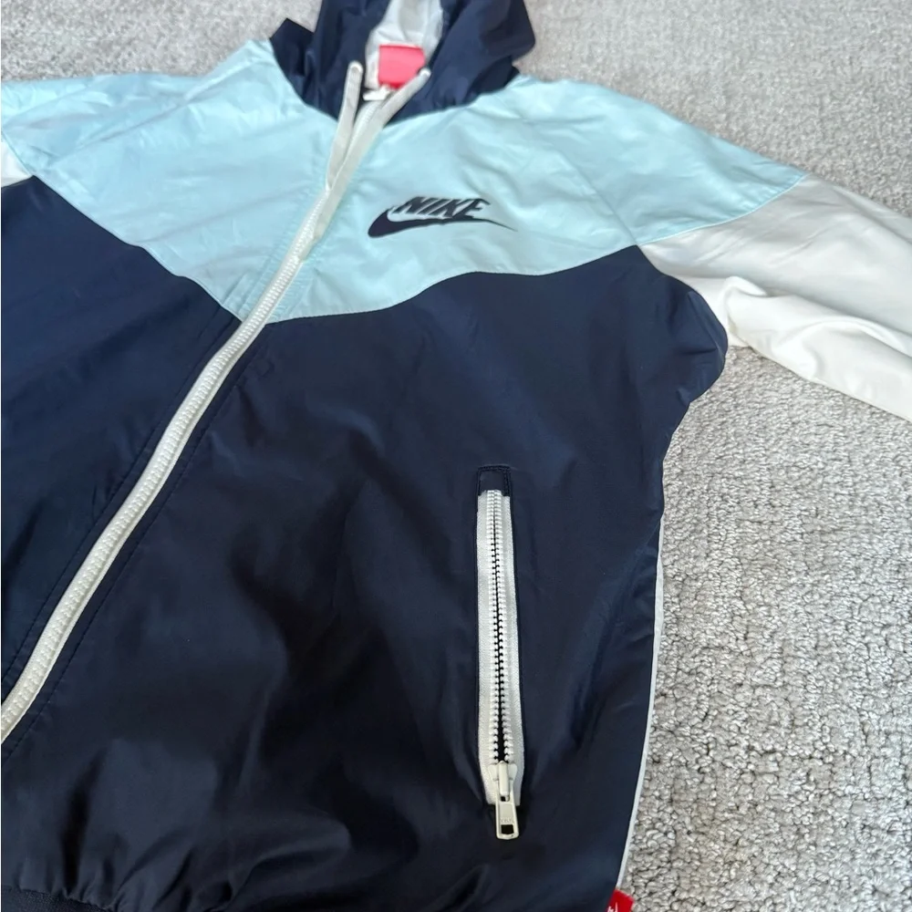 Nike Colorblock Windbreaker Jacket in Navy, Light Blue & White